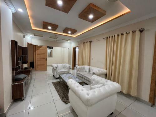Aimpire Hotel Bahria Town