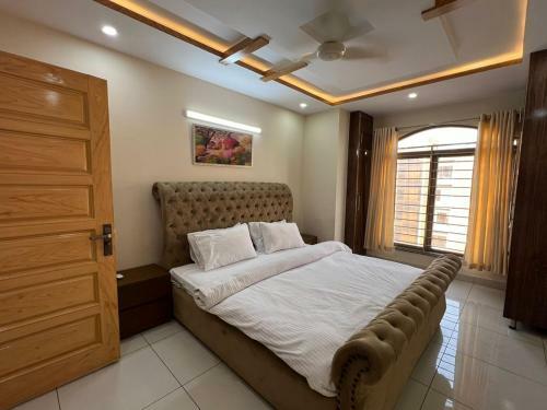 Aimpire Hotel Bahria Town
