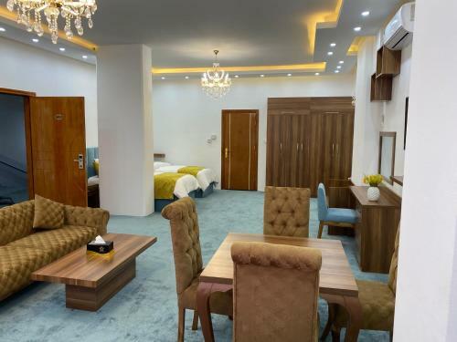 Golden Star Hotel & Restaurant