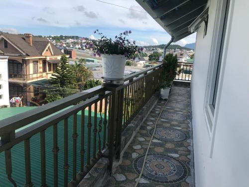 100 Villa Stay (0707855579)