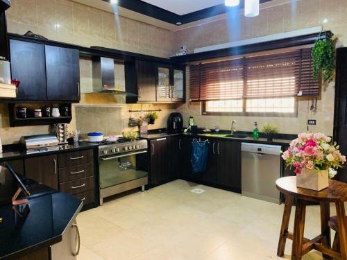 Laura's Shared Modern Villa