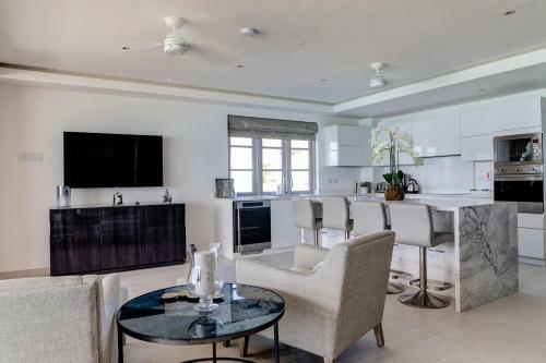 Apartamento This First Floor Luxury Condominium With Stunning Beach Views