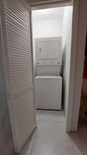 Apartamento Robinson Villa..... Your Gateway To Carnival City.