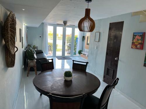 Villa Newly Remodel Steps Away From The Beach