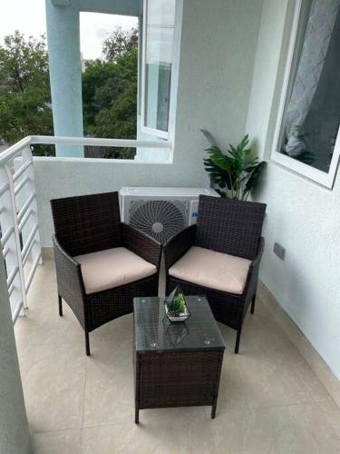 New Kingston Oasis-immaculate 2 Bedroom Apartment
