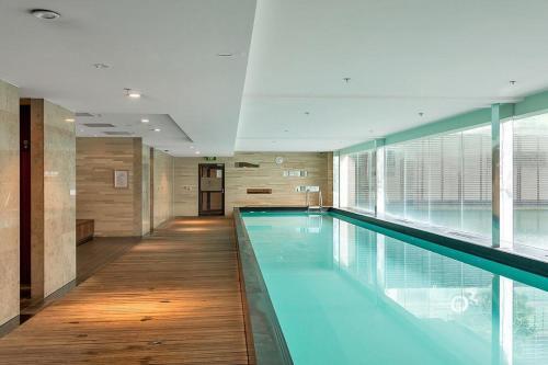 Qv Refined Viaduct Apartment (879)