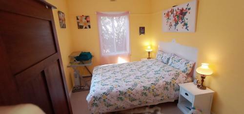 East Geelong - 2 Bedrooms - Mimosa Cottage