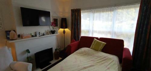 East Geelong - 2 Bedrooms - Mimosa Cottage