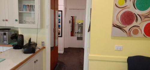 East Geelong - 2 Bedrooms - Mimosa Cottage
