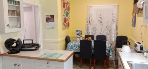 East Geelong - 2 Bedrooms - Mimosa Cottage