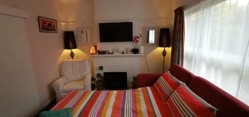 East Geelong - 2 Bedrooms - Mimosa Cottage