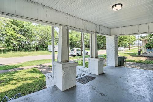 Urban Birmingham Home With Yard About 3 Mi To Dtwn!