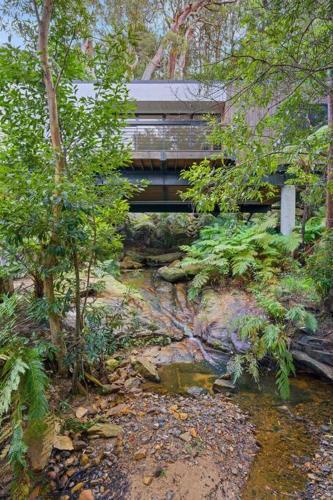 Waterfall House / Horsfield Bay