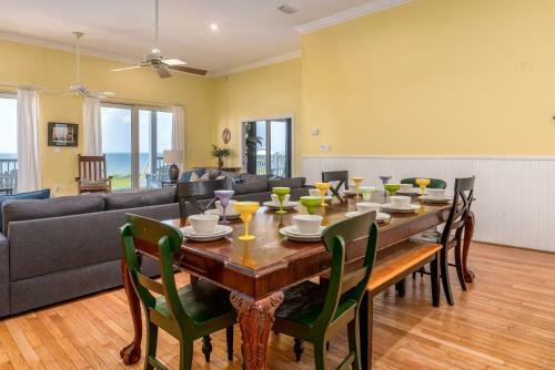 Ricky Mos' Island Oasis - 2628 Bridgeview Home