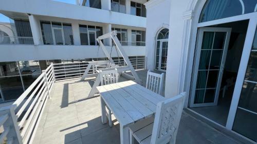 Hostal Astara Boulevard Village