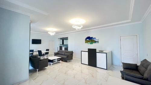 Hostal Astara Boulevard Village