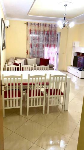 Edoni's Apartments