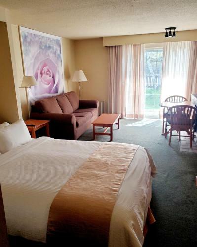 Hotel Lagoon City Pier One Resort