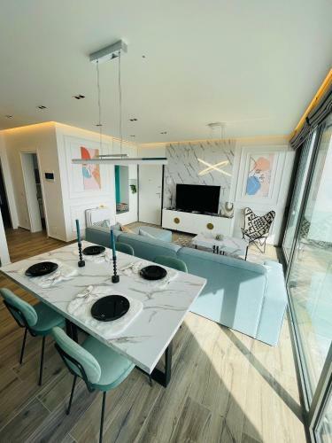 Turquoise Aarohi Apartment