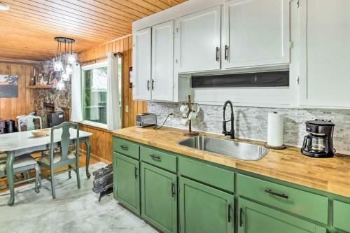 Mentone Retreat With Deck, Fire Pit And Views!