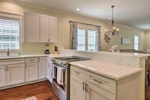 Lovely Mobile Retreat With Deck And Front Porch!