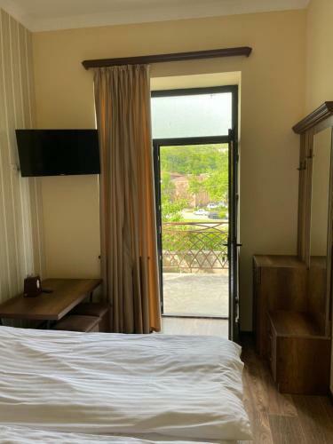 Yolyans Hotel