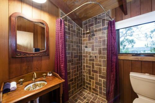 "ilkley House" - Regional Rustic Charm
