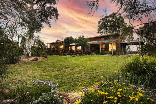 "ilkley House" - Regional Rustic Charm