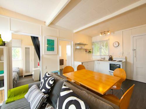 Lemon Tree Cottage - Mangawhai Holiday Home