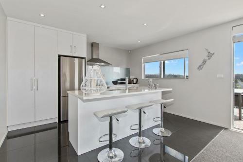 Sea It All On Devon - Mangawhai Holiday Home
