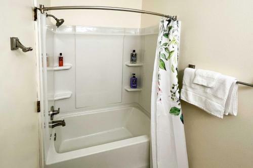 Stylish Anchorage Townhome About 1 Mi To Downtown