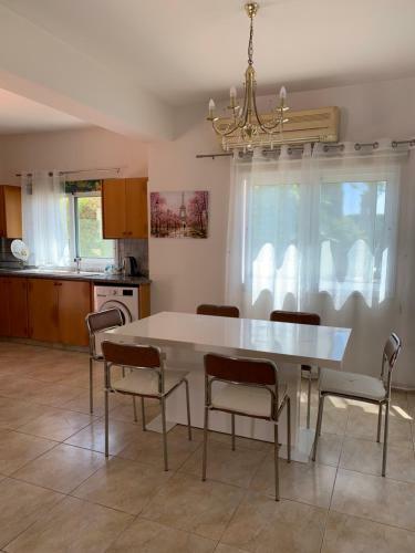 Villa In Ayia Thekla 3