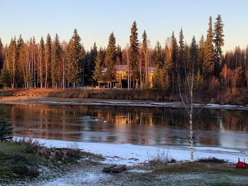 *quiet* Chena *riverfront* Beach House In Town