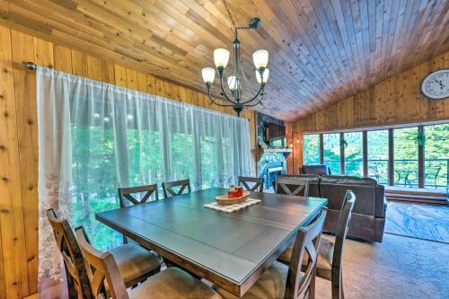 Captivating Juneau Escape Deck, Water Views!