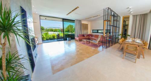 Luxury Villa Buna Palace