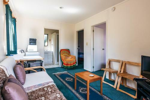 Olive Lane - Waiheke Holiday Home