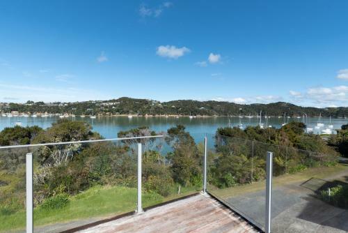 The Tide Watcher - Okiato Holiday Home