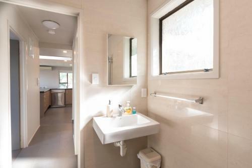 The Tide Watcher - Okiato Holiday Home