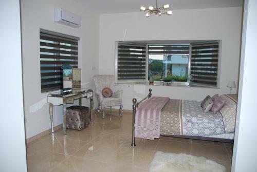 Hostal Kaminia Guest House