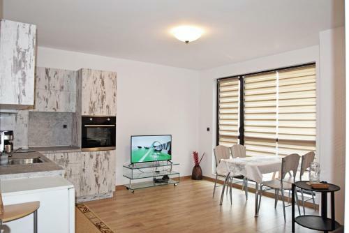Apartment 4 City's Sights And Beach