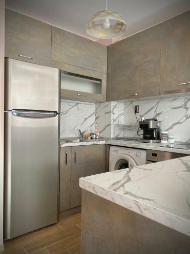 Bright Apartment For 5 Guests With Free Parking