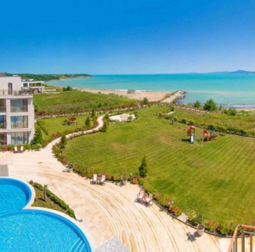 Apartment With See View