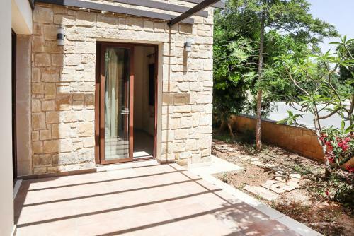 Est�a ? Coral Tree Villa In Kissonerga