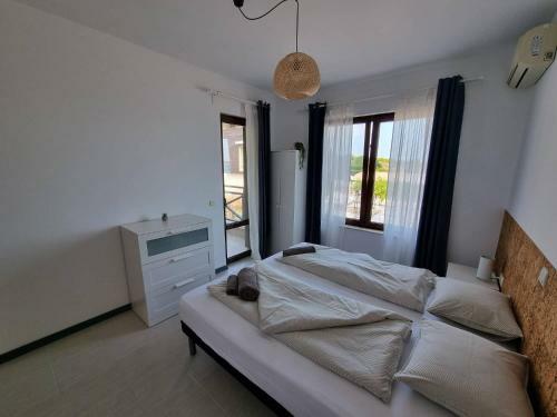 Cozy Bright 2bd Apartment With Sea View