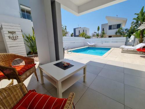 Private Pool Villa Next To The Beach