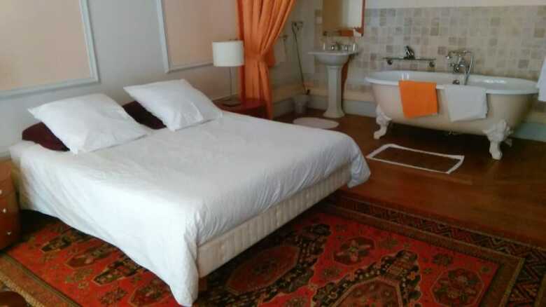 Hostal Chateau Des Saveurs