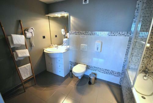 Logis Hotel De Loire Rest. Les Bateliers
