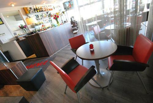 Logis Hotel De Loire Rest. Les Bateliers