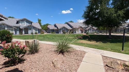 Cozy Modern Chandler Townhome