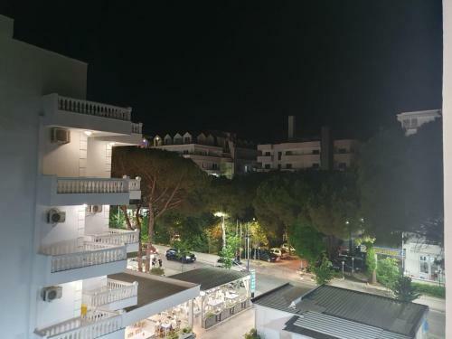 Apartament Mali I Robit